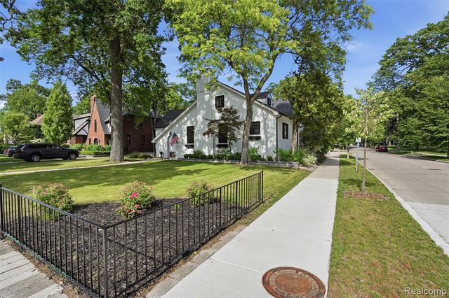 93 Oakdale Boulevard, Pleasant Ridge, MI 48069