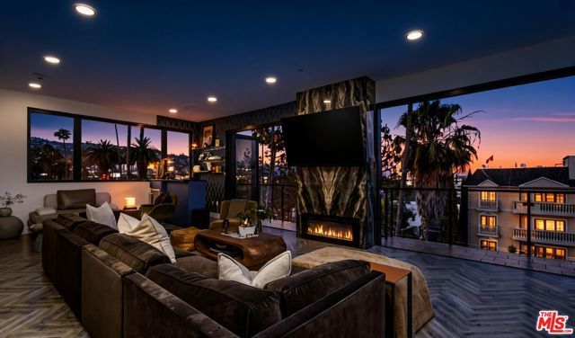 137 N Doheny Drive 1, West Hollywood, CA 90048