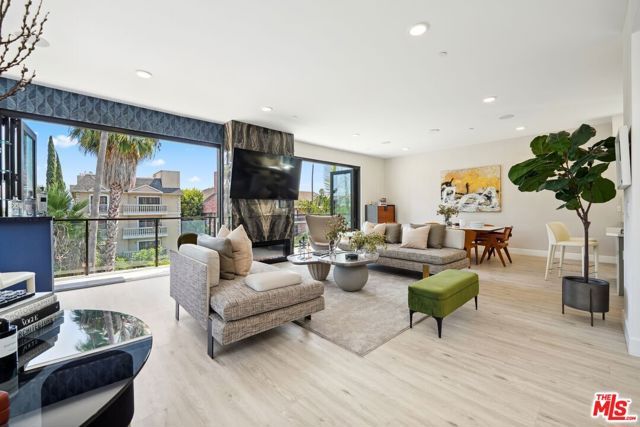 137 N Doheny Drive 1, West Hollywood, CA 90048