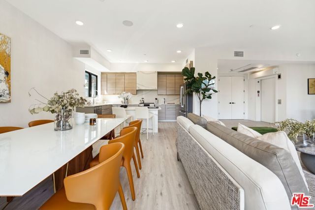137 N Doheny Drive 1, West Hollywood, CA 90048