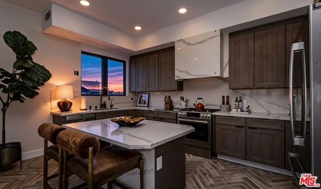 137 N Doheny Drive 1, West Hollywood, CA 90048