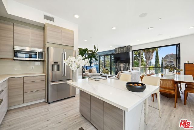 137 N Doheny Drive 1, West Hollywood, CA 90048