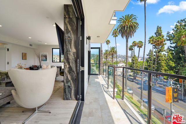 137 N Doheny Drive 1, West Hollywood, CA 90048