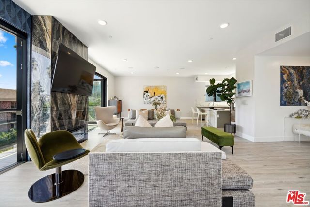 137 N Doheny Drive 1, West Hollywood, CA 90048