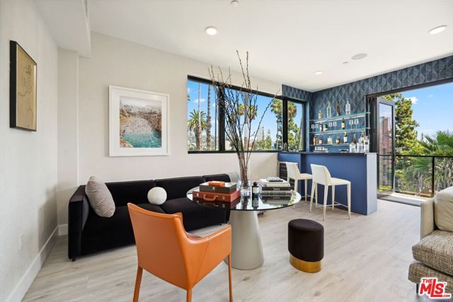 137 N Doheny Drive 1, West Hollywood, CA 90048