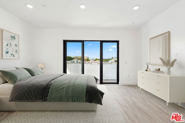 137 N Doheny Drive 1, West Hollywood, CA 90048