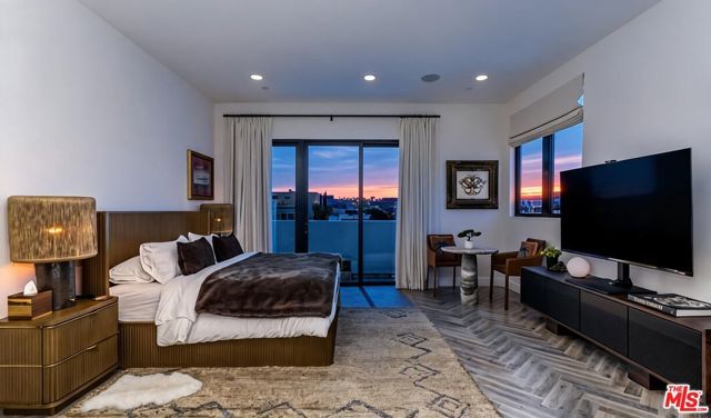 137 N Doheny Drive 1, West Hollywood, CA 90048