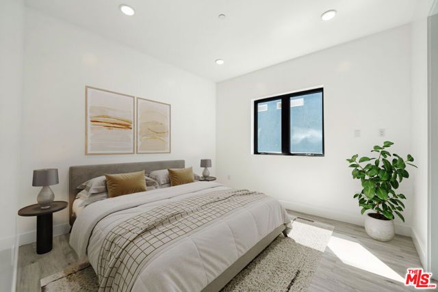 137 N Doheny Drive 1, West Hollywood, CA 90048