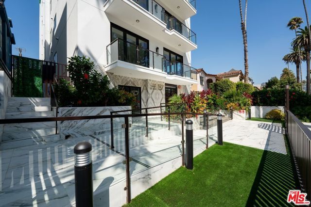 137 N Doheny Drive 1, West Hollywood, CA 90048