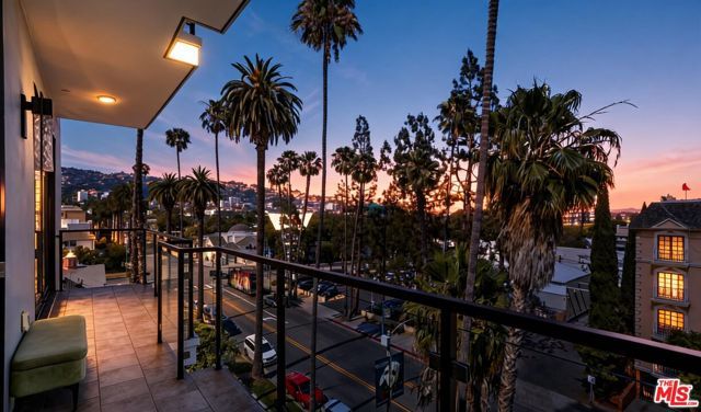 137 N Doheny Drive 1, West Hollywood, CA 90048