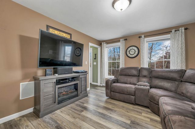 31 Canterbury Crossing, Northfield, NH 03276