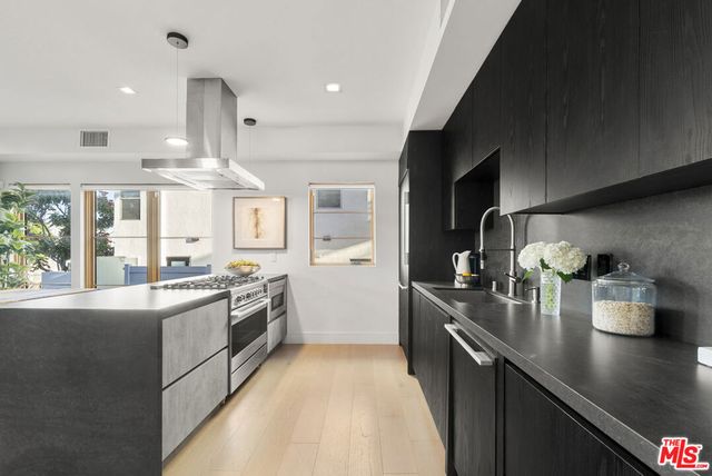 1033 N Vista Street, West Hollywood, CA 90046