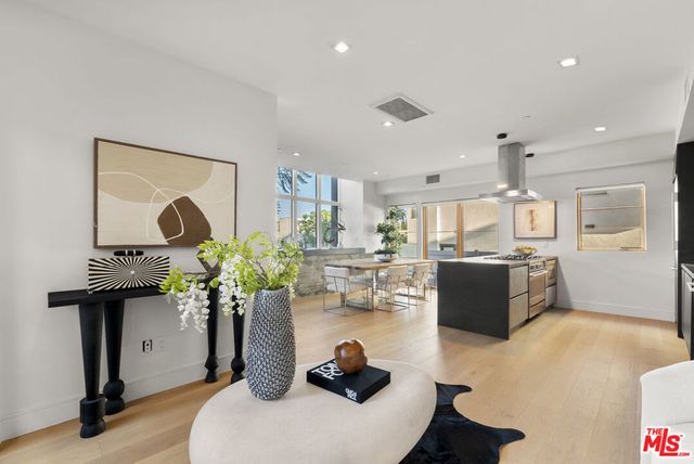 1033 N Vista Street, West Hollywood, CA 90046