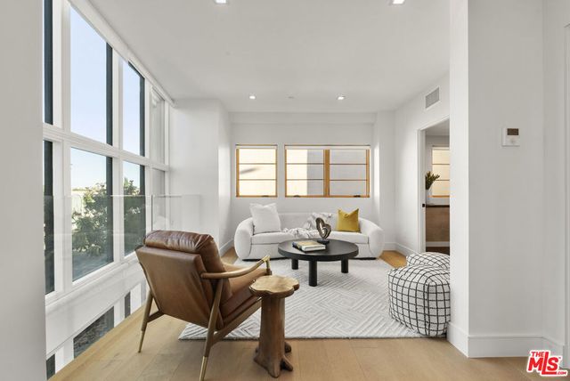 1033 N Vista Street, West Hollywood, CA 90046