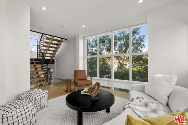 1033 N Vista Street, West Hollywood, CA 90046
