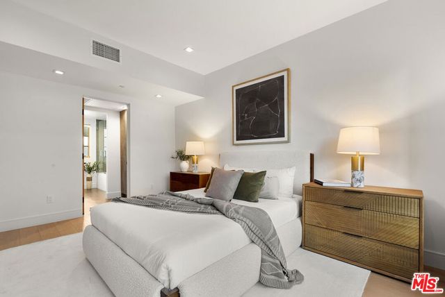1033 N Vista Street, West Hollywood, CA 90046