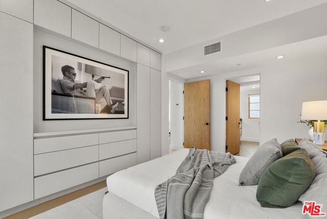 1033 N Vista Street, West Hollywood, CA 90046