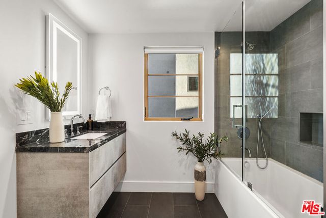1033 N Vista Street, West Hollywood, CA 90046
