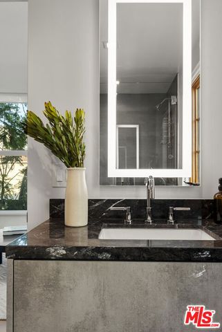 1033 N Vista Street, West Hollywood, CA 90046