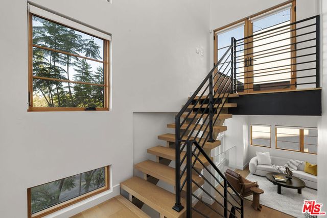 1033 N Vista Street, West Hollywood, CA 90046