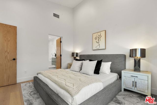 1033 N Vista Street, West Hollywood, CA 90046