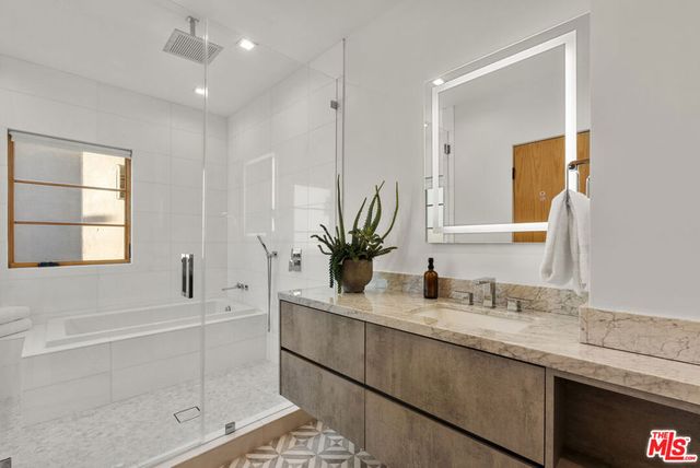 1033 N Vista Street, West Hollywood, CA 90046