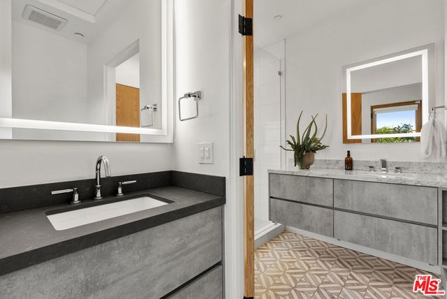 1033 N Vista Street, West Hollywood, CA 90046