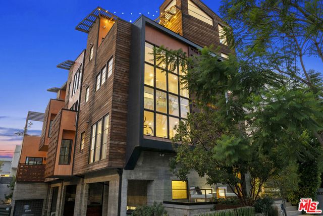 1033 N Vista Street, West Hollywood, CA 90046