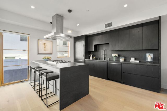 1033 N Vista Street, West Hollywood, CA 90046