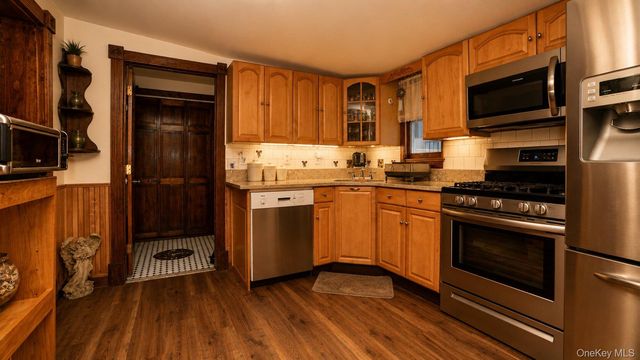 16 Yaphank Middle Island Road, Middle Island, NY 11953