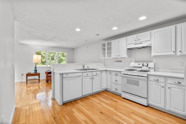 7 Par Three Court, Mashpee, MA 02649