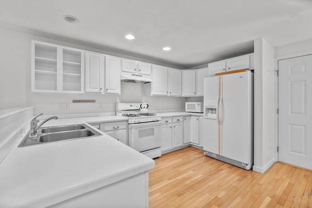 7 Par Three Court, Mashpee, MA 02649