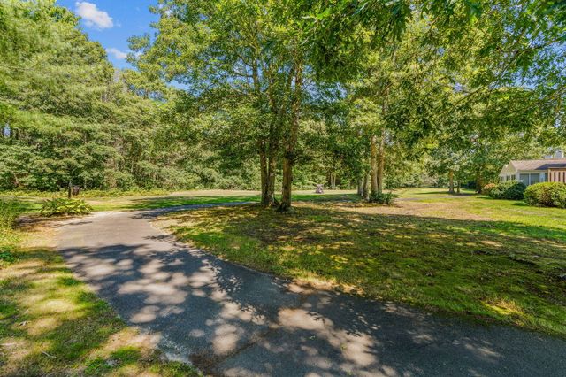 7 Par Three Court, Mashpee, MA 02649