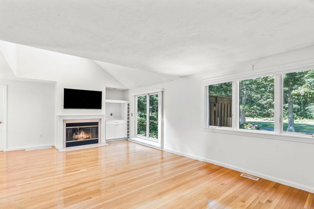 7 Par Three Court, Mashpee, MA 02649