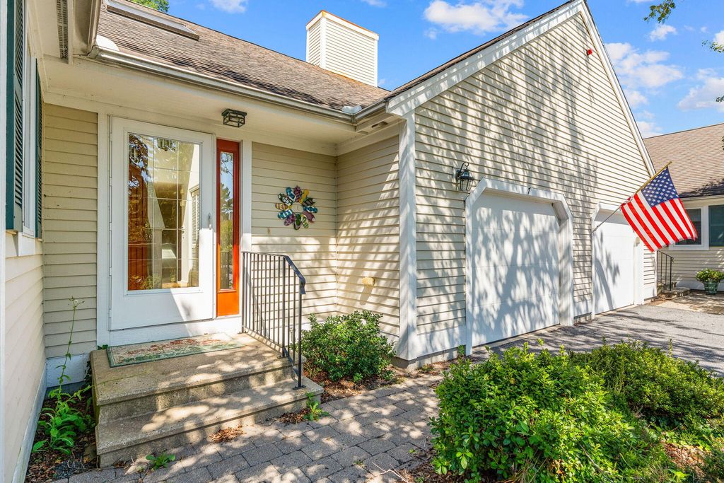 7 Par Three Court, Mashpee, MA 02649