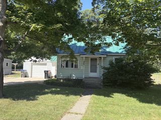 575 S Wolf Lake Road, Muskegon, MI 49442