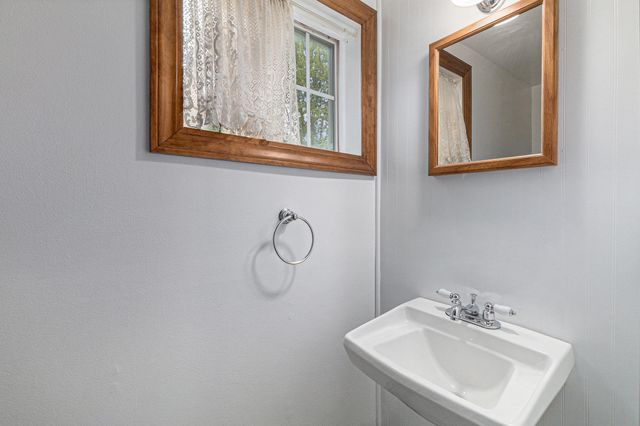 4646 Howland Road, Almont, MI 48003