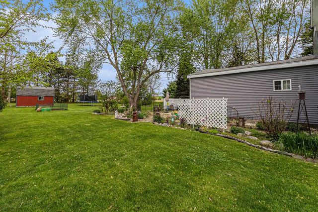 4646 Howland Road, Almont, MI 48003