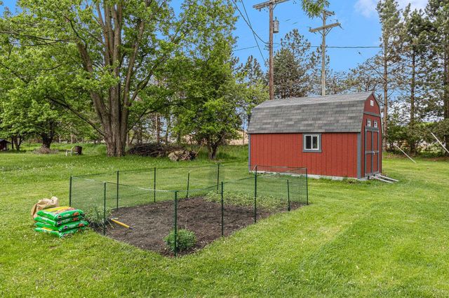 4646 Howland Road, Almont, MI 48003