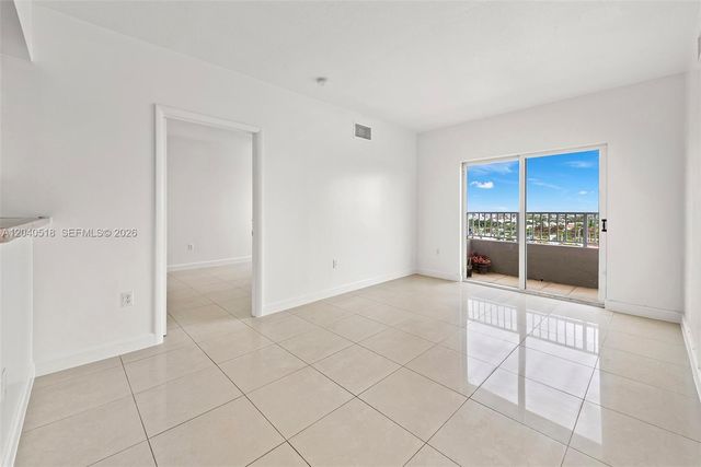 2217 NW 7th St 1109, Miami, FL 33125