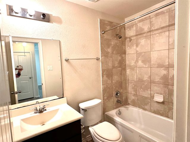 1934 Acorn Glen Trail, Fresno, TX 77545