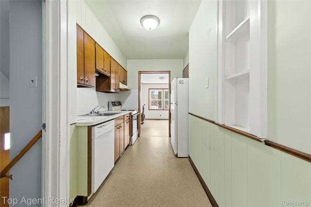 475 W Breckenridge Street, Ferndale, MI 48220