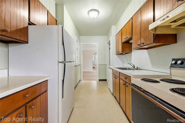 475 W Breckenridge Street, Ferndale, MI 48220