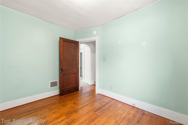 475 W Breckenridge Street, Ferndale, MI 48220