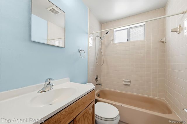 475 W Breckenridge Street, Ferndale, MI 48220