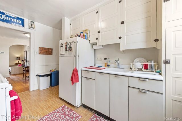 475 W Breckenridge Street, Ferndale, MI 48220