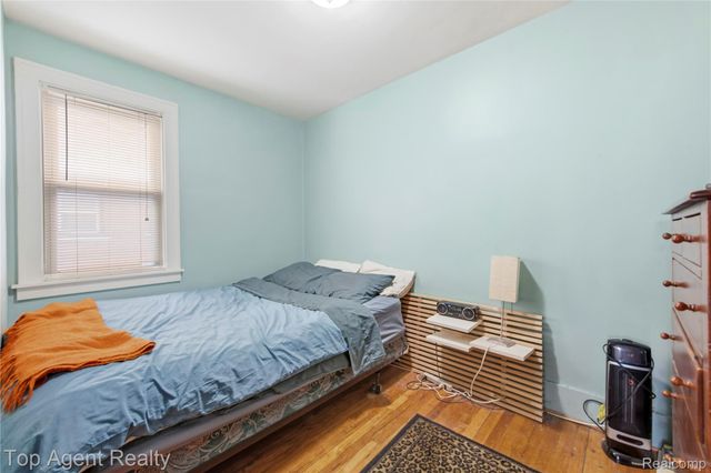 475 W Breckenridge Street, Ferndale, MI 48220