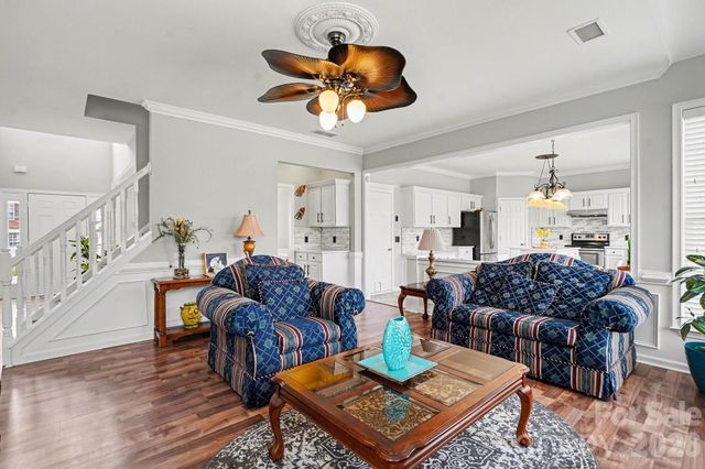 8727 Fieldcroft Drive, Charlotte, NC 28277