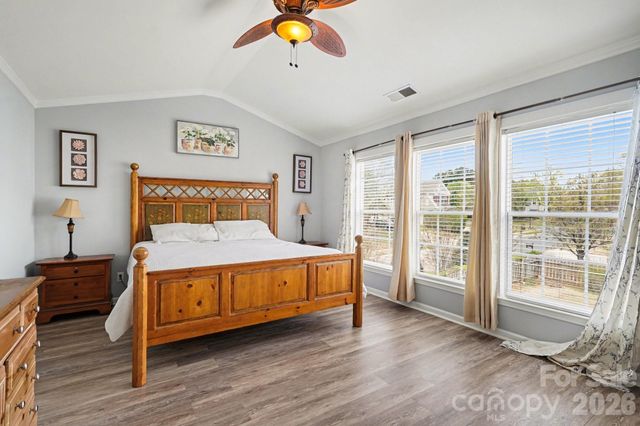 8727 Fieldcroft Drive, Charlotte, NC 28277