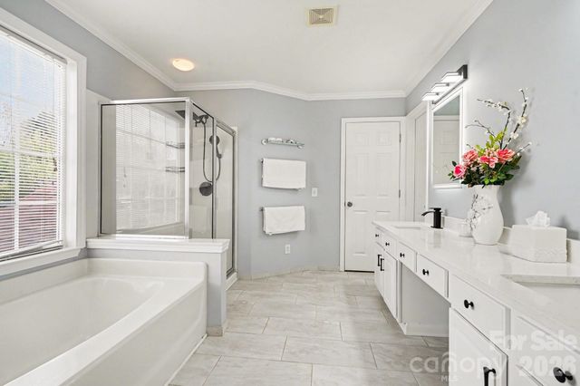 8727 Fieldcroft Drive, Charlotte, NC 28277